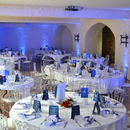 Chateau De Peufeilhoux לינה וארוחת בוקר Vallon-en-Sully