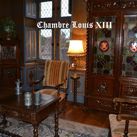 Chateau De Peufeilhoux לינה וארוחת בוקר