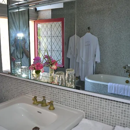 Chateau De Peufeilhoux 5*
