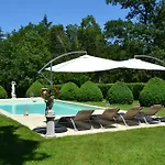 Chateau De Peufeilhoux Bed & Breakfast Vallon-en-Sully