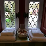 Chateau De Peufeilhoux 5* Vallon-en-Sully