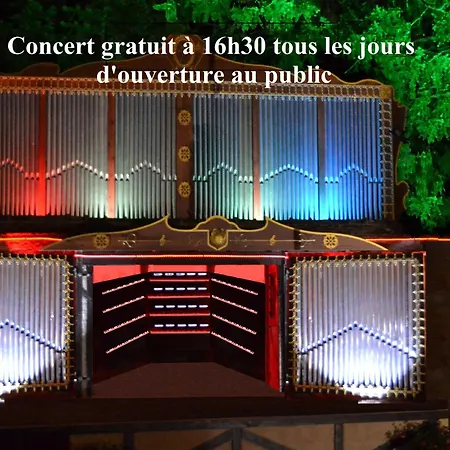 Chateau De Peufeilhoux Vallon-en-Sully