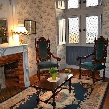 Chateau De Peufeilhoux B&B Vallon-en-Sully