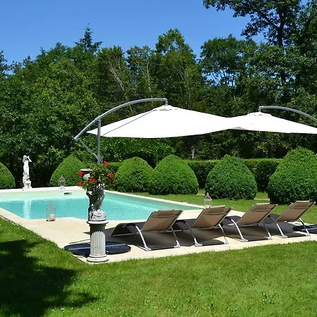 Chateau De Peufeilhoux Bed and breakfast Vallon-en-Sully