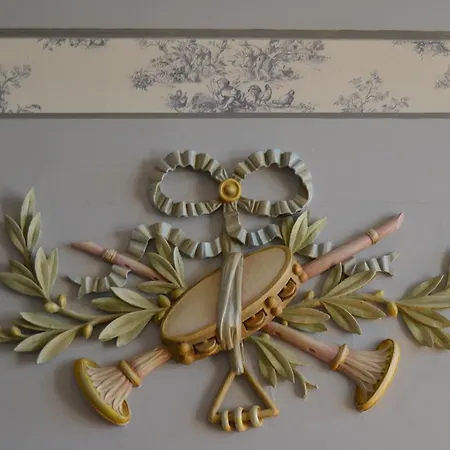Chateau De Peufeilhoux Bed and Breakfast