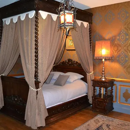 Chateau De Peufeilhoux Vallon-en-Sully