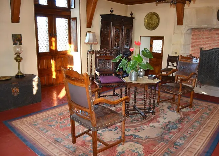 Chateau De Peufeilhoux