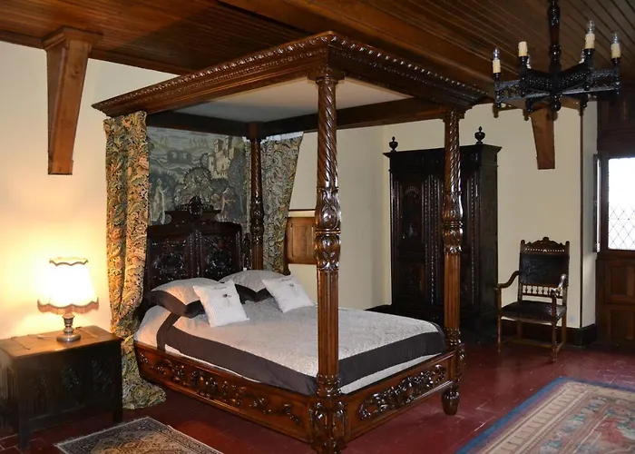 Chateau De Peufeilhoux Bed & Breakfast Vallon-en-Sully