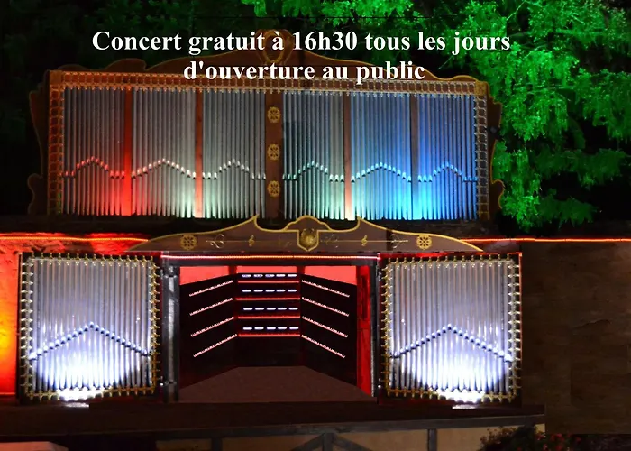 Chateau De Peufeilhoux Vallon-en-Sully