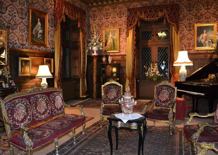 Chateau De Peufeilhoux Bed & Breakfast