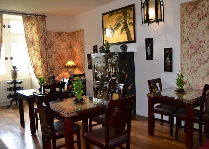 Chateau De Peufeilhoux Bed & Breakfast