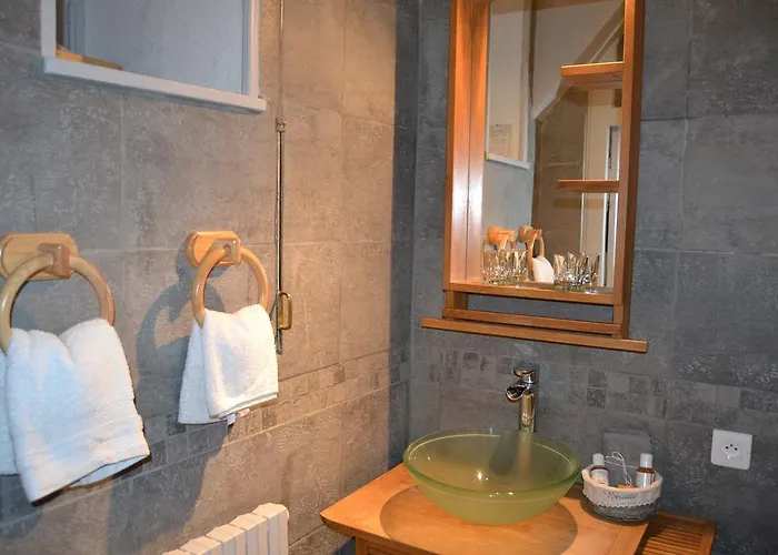 Chateau De Peufeilhoux Bed & Breakfast Vallon-en-Sully