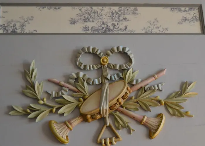 Chateau De Peufeilhoux Bed & Breakfast