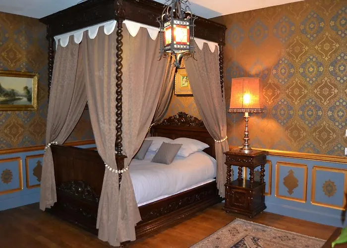 Chateau De Peufeilhoux Vallon-en-Sully